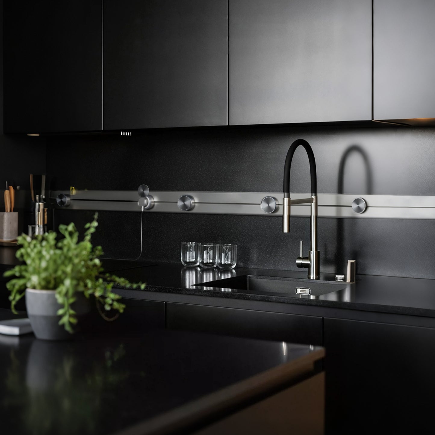 22"/30"/40" Surface Mounted Power Track, Retractable Outlet Rail for Kitchen & Home Office
